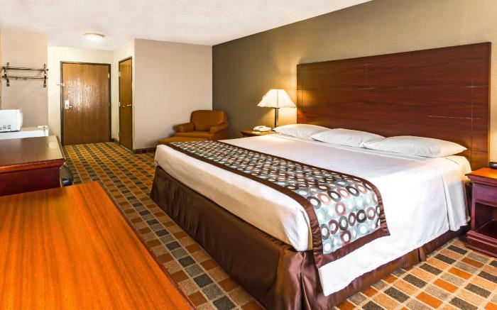 Super 8 By Wyndham Frankfort In