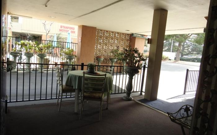 Stanford Motor Inn