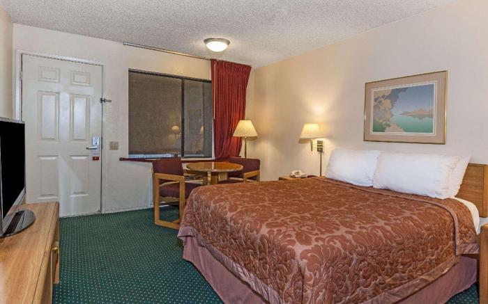 Super 8 By Wyndham Lindsay Olive Tree