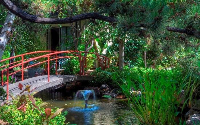 Dinah's Garden Hotel