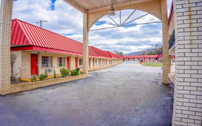 Ozark Junction mountain view by OYO