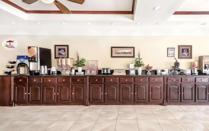 Super 8 By Wyndham Hidalgo/Mcallen Area