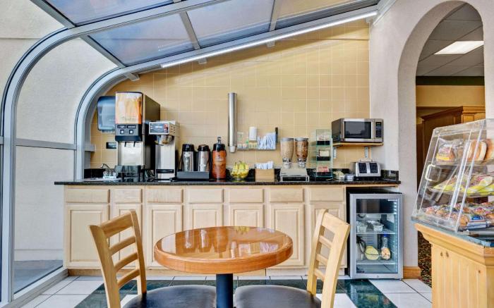 Super 8 by Wyndham McDonough GA