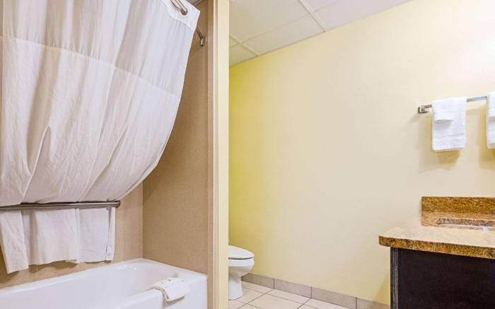 Quality Inn & Suites Glenmont - Albany South