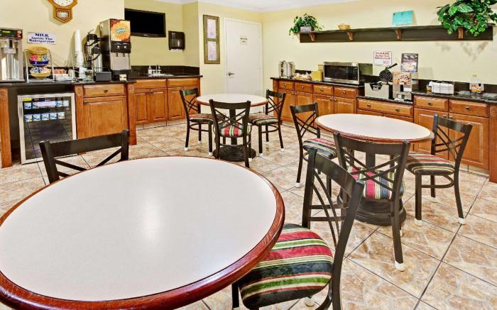 Days Inn by Wyndham Baytown TX
