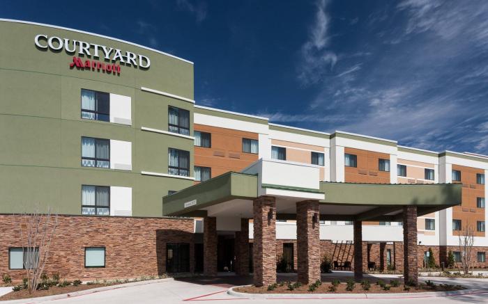 Courtyard Houston North/Shenandoah
