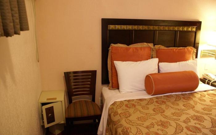 Harborview Inn & Suites-Convention Center-Airport-Gaslamp-Seaworld-Zoo-Balboa Park