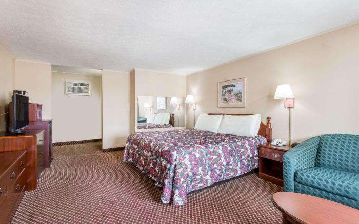 Travelodge by Wyndham Ridgeway Martinsville Area