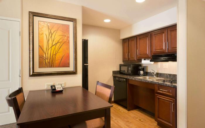 Homewood Suites by Hilton Minneapolis- St. Louis Park at West End