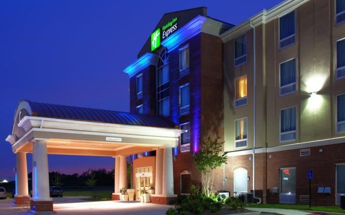 Holiday Inn Express & Suites Baton Rouge East By IHG