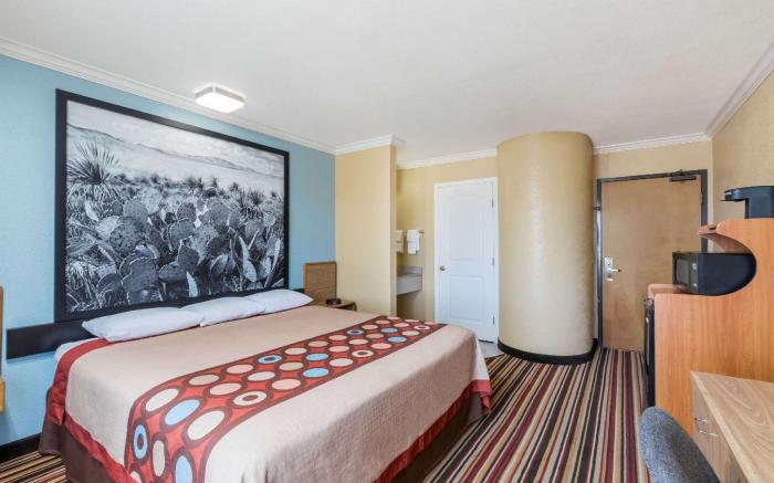 Super 8 By Wyndham Midland