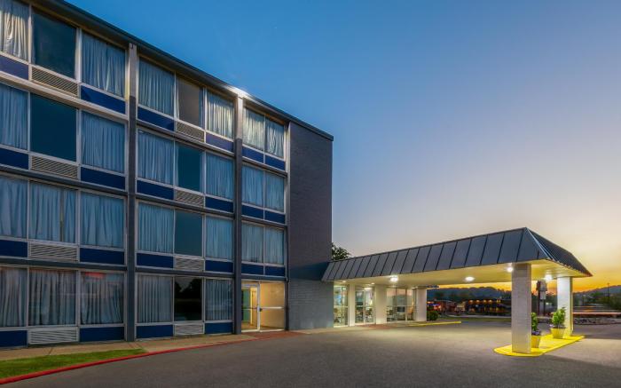 Days Inn by Wyndham Cambridge