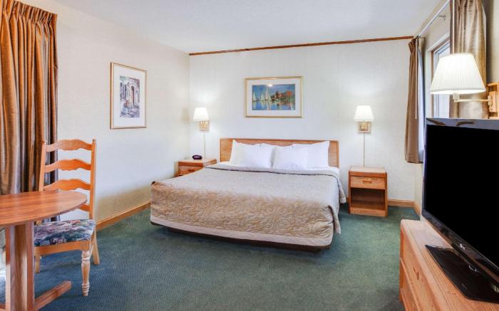 Super 8 By Wyndham Mackinaw City/Beachfront Area