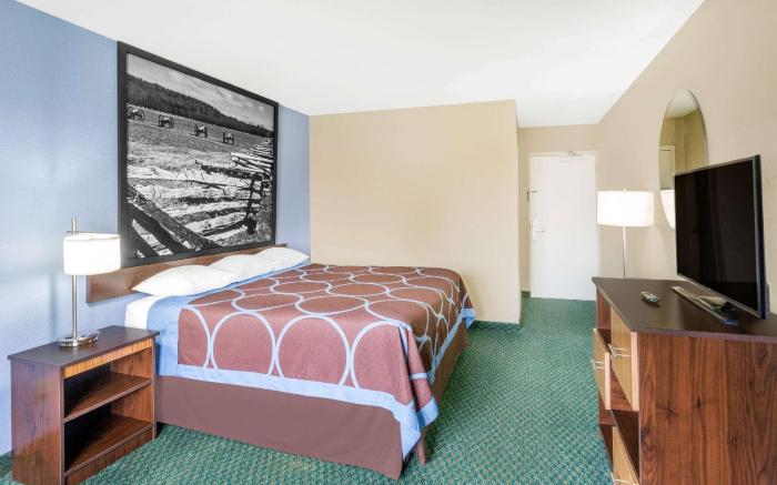 Super 8 By Wyndham Bentonville