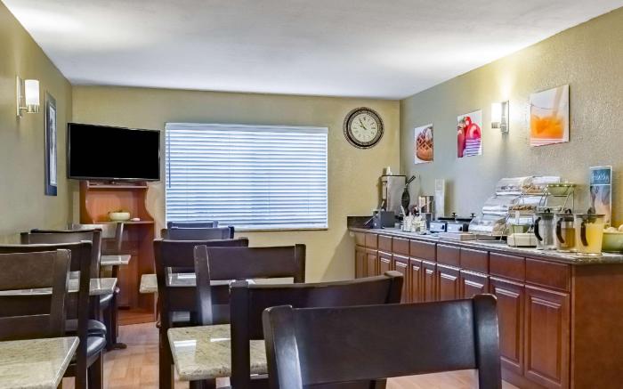 Quality Inn & Suites Vancouver North