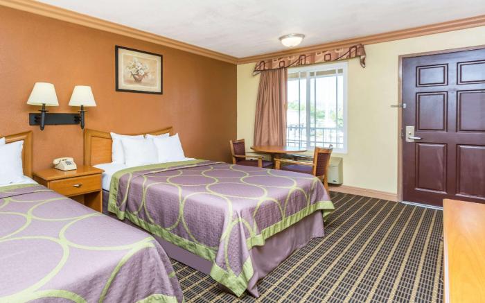 Super 8 By Wyndham Azusa