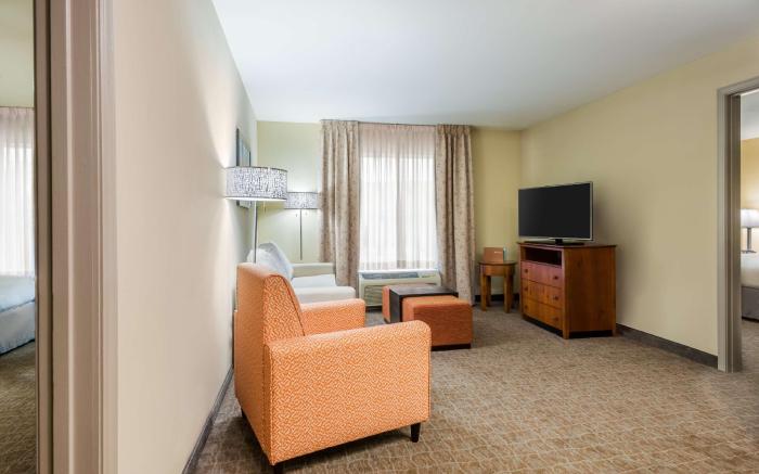 Larkspur Landing Extended Stay Suites St. Louis Riverport- Airport West
