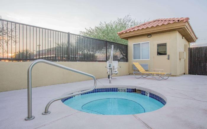 Days Inn by Wyndham Phoenix North
