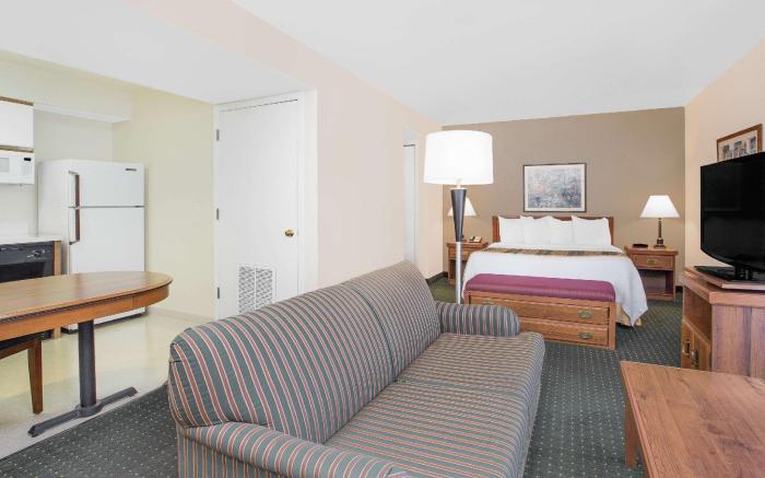 Hawthorn Extended Stay by Wyndham Green Bay