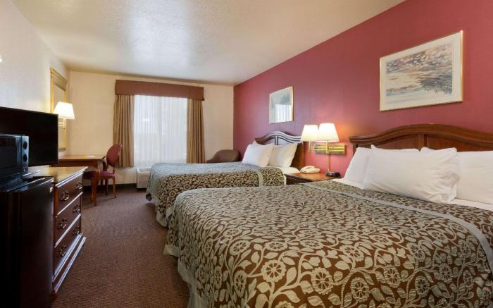 Days Inn by Wyndham Lathrop