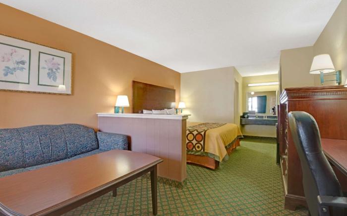 Super 8 By Wyndham Universal City