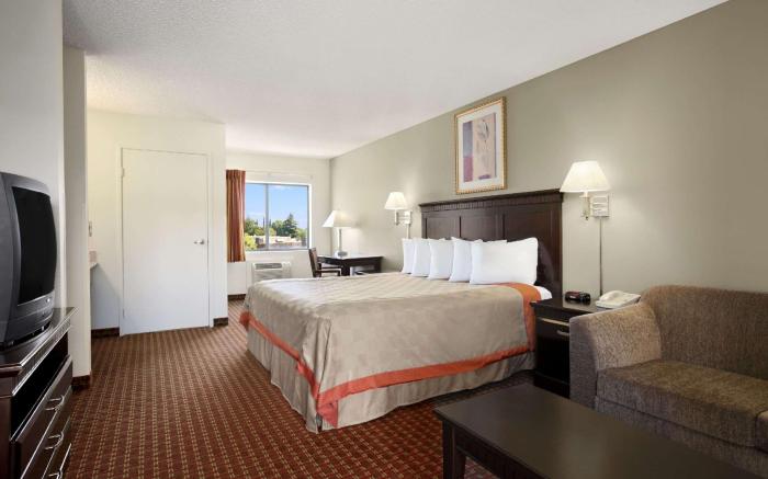 Days Inn & Suites by Wyndham Rancho Cordova