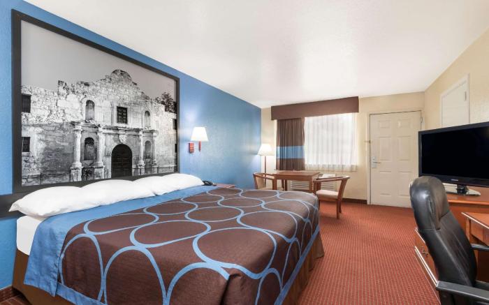 Super 8 By Wyndham San Antonio At I-10