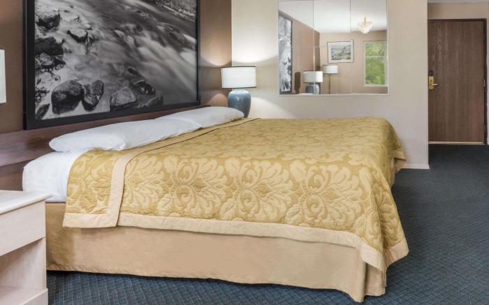 Super 8 By Wyndham Shelton