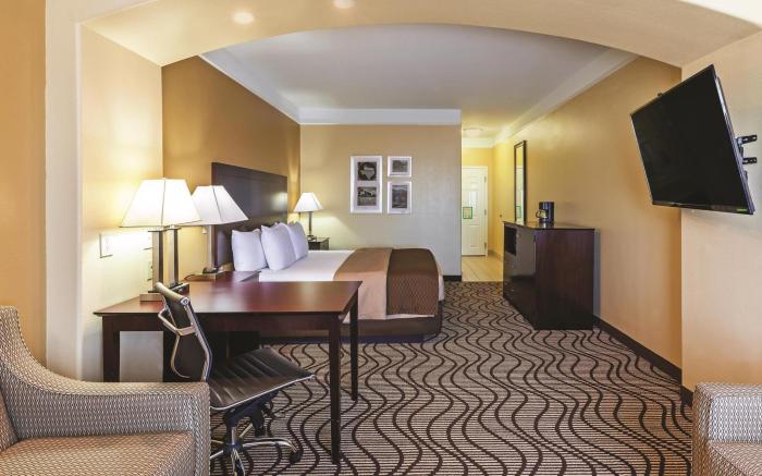 La Quinta Inn & Suites by Wyndham Angleton
