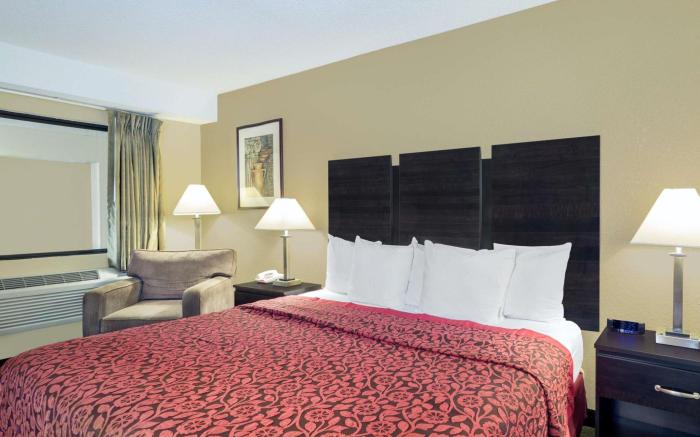 Days Inn & Suites by Wyndham Columbia Airport