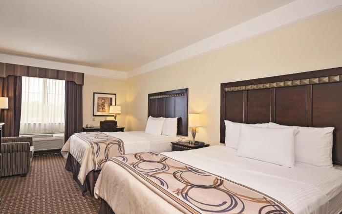 La Quinta Inn & Suites by Wyndham Cleburne