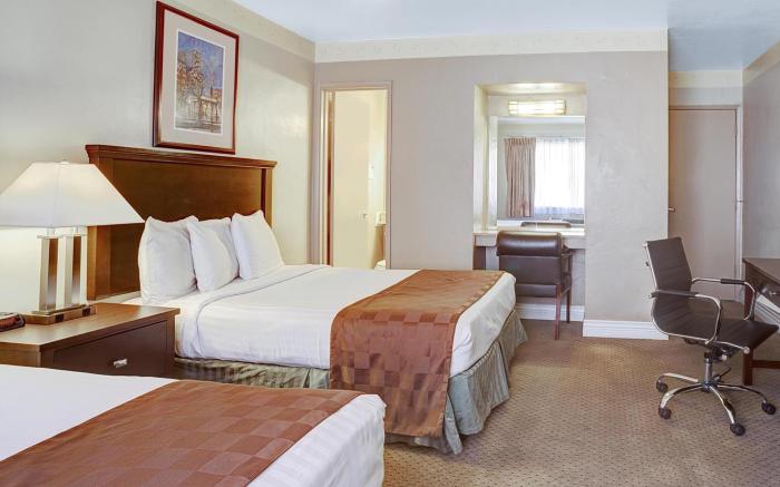 Travelodge by Wyndham Everett City Center