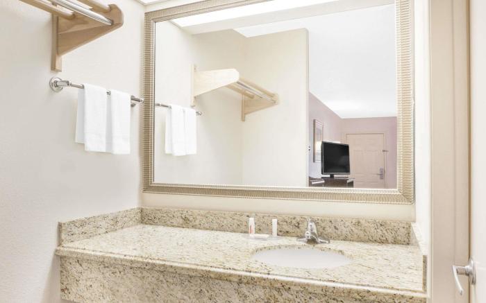 Super 8 By Wyndham Corpus Christi