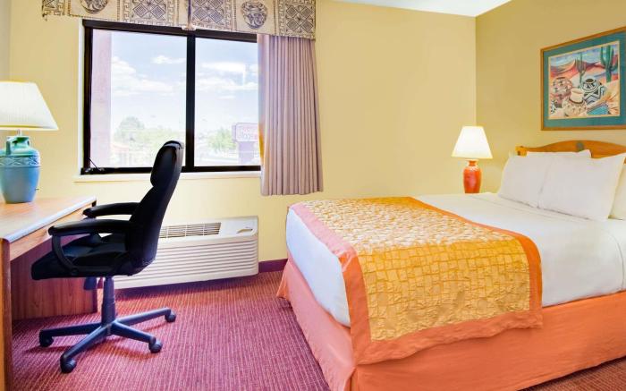 Hawthorn Suites by Wyndham Albuquerque