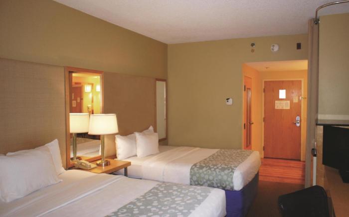 La Quinta Inn & Suites by Wyndham Sarasota Downtown