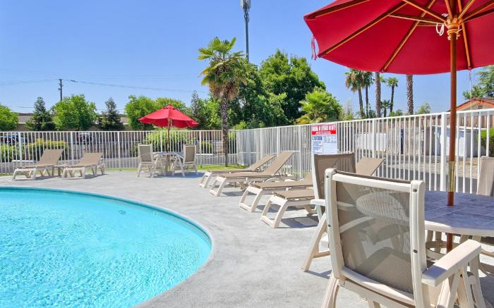 Motel 6-Fresno, CA - Blackstone North