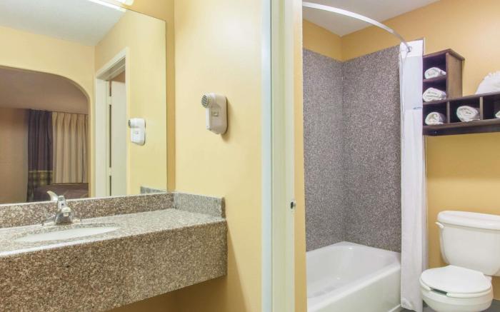 Super 8 by Wyndham Houston/Willowbrook/Hwy 249