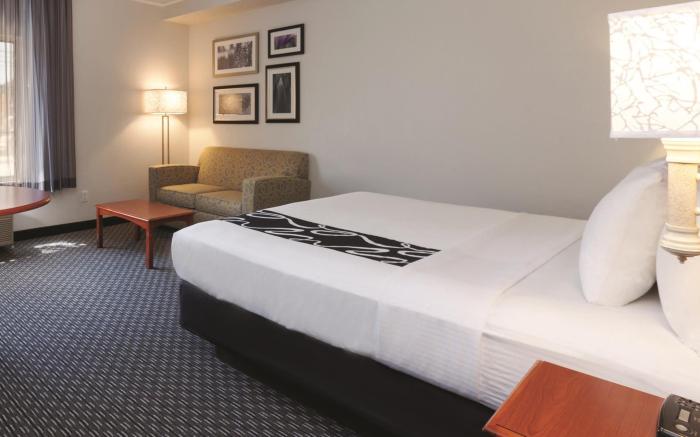 La Quinta Inn & Suites by Wyndham Dallas North Central