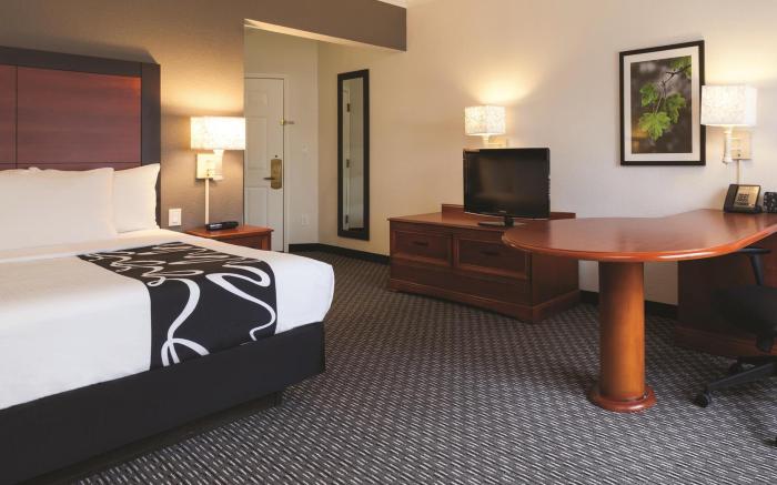 La Quinta Inn & Suites by Wyndham Dallas North Central