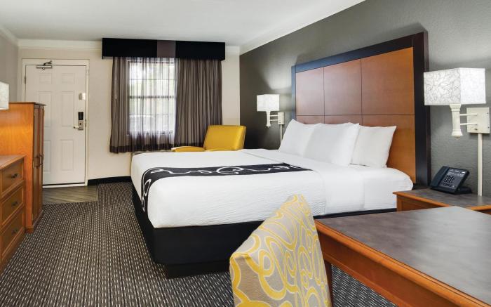 Days Inn by Wyndham Gainesville University I-75