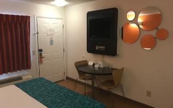 Howard Johnson by Wyndham Lake George