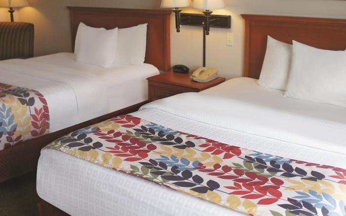 La Quinta Inn & Suites by Wyndham Springfield Airport Plaza