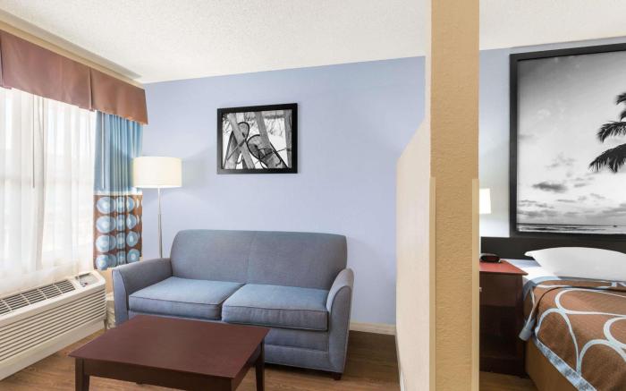 Super 8 by Wyndham Ellenton Bradenton Area