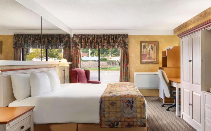 Travelodge by Wyndham Owen Sound ON