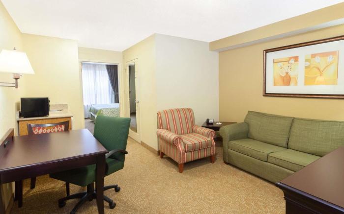 Days Inn & Suites by Wyndham Tucker/Northlake