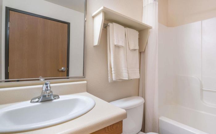 Days Inn & Suites by Wyndham Rochester South