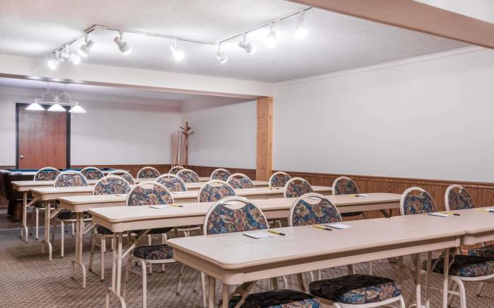 Super 8 By Wyndham Baxter/Brainerd Area