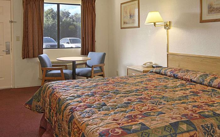 Days Inn by Wyndham Fresno South