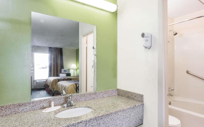 Super 8 By Wyndham Tifton