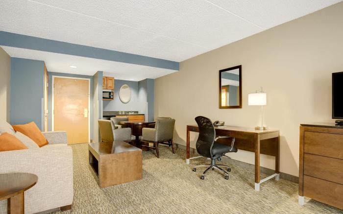 Wingate by Wyndham Fargo